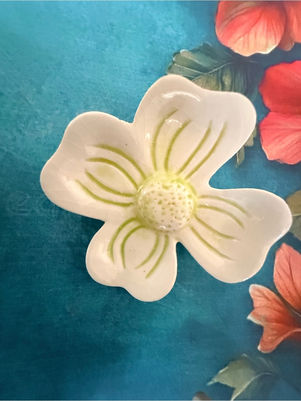 White Ceramic Flower Brooch.